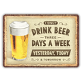 Metalen Kaart 'Drink Beer Three Days' - Cadeaukaart & Bordje (10x14cm) - Het perfecte biercadeau voor de mancave