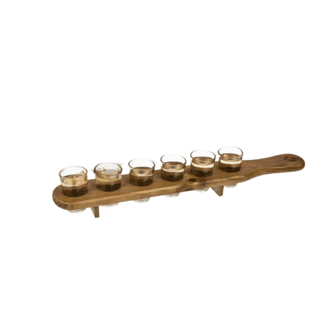 Detail van Shotglaasjes Serveerplank - Houten Lat met 6 Glaasjes - Cadeautip voor bierliefhebbers